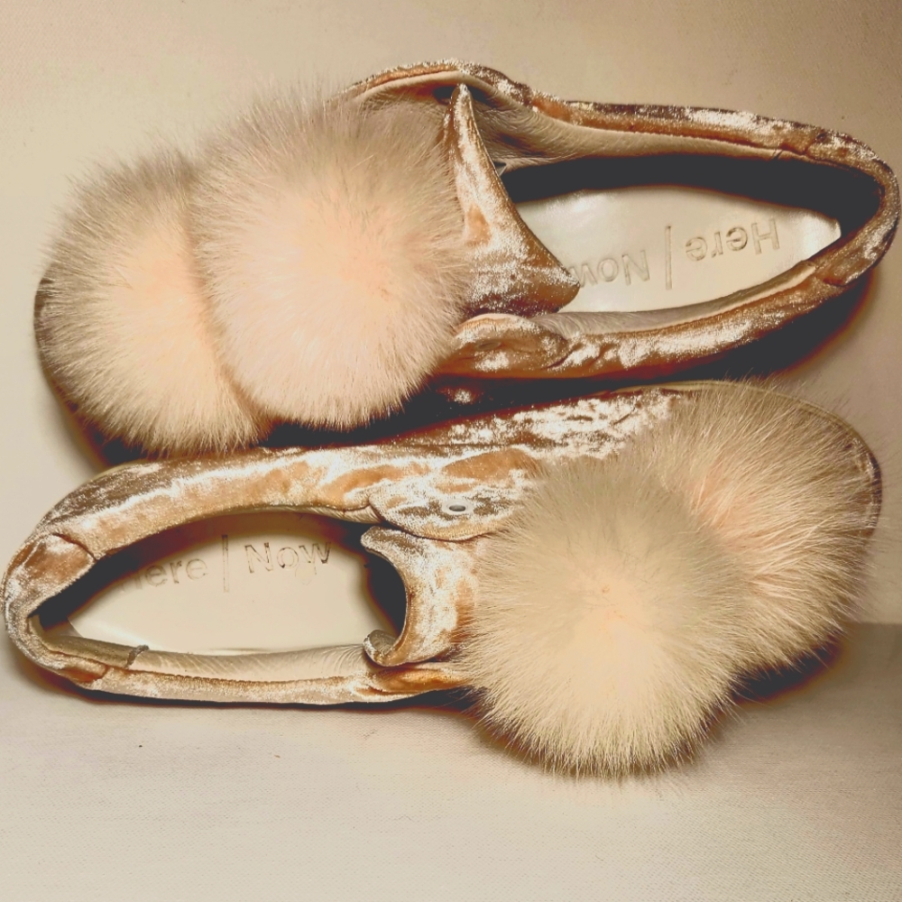 Here/Now womans pink velvet loafer with fox fur puff shoe size 39 eu 8.5 us